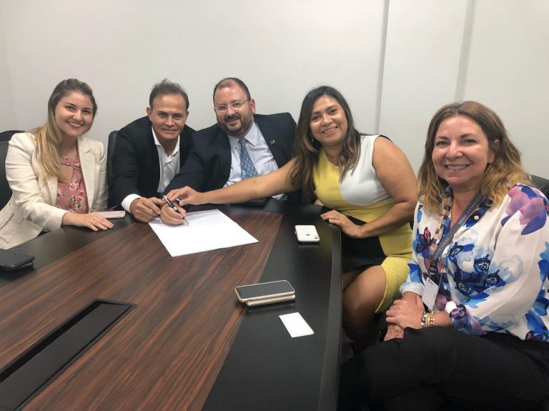 OAB-AM assina contrato com Deloitte para implantação de governança e projeto Anuidade Zero