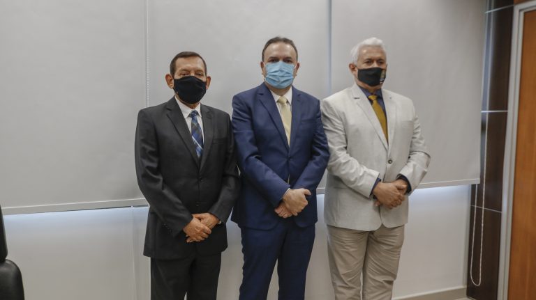 Presidente da OAB visita TRE e discute pautas em prol da advocacia