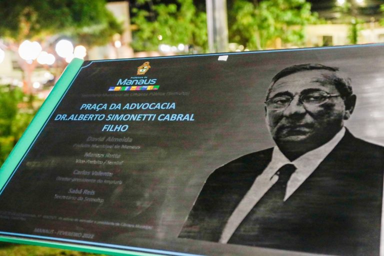 Membros da OAB-AM participam de inauguração da praça da Advocacia