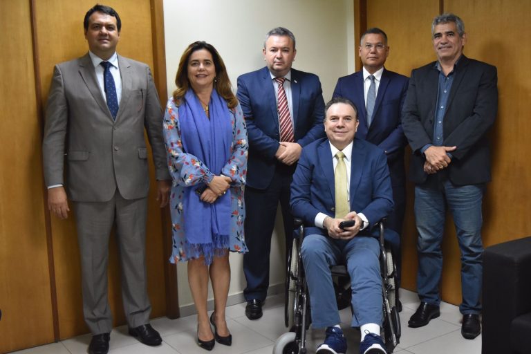 OAB-AM reúne com membros da Justiça Federal para tratar de pautas da advocacia