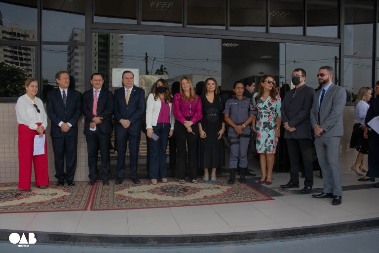 Presidente da OAB-AM participa de entrega de viaturas